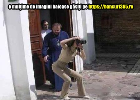 momentul in care se intalnesc un preot si un fotograf