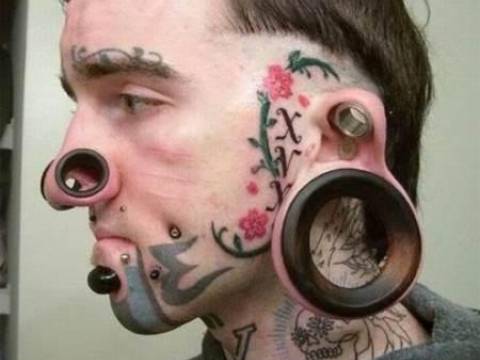 Ce tatuaj dorește să &icirc;și facă un tip 