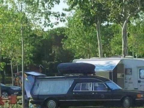 Ce culoare pentru o rochie doreste o doamna 