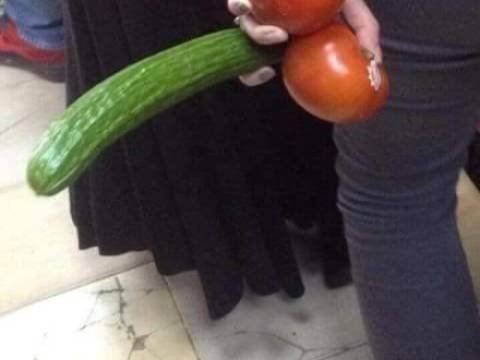 Ce &icirc;nțelege o bătr&acirc;nica surdă