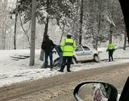 De ce se bucură un polițist care a făcut accident