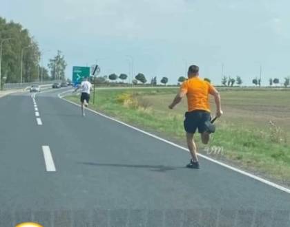 Cum face m&acirc;ţa după ce se &icirc;mbată doi vasluieni