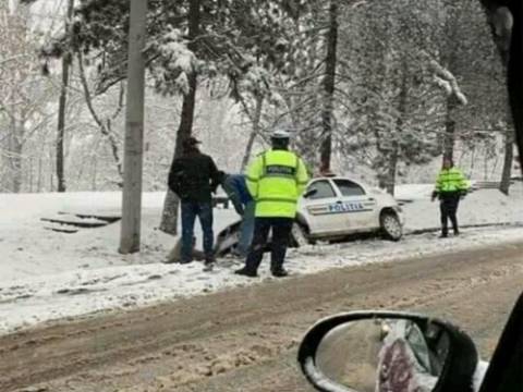 Ce &icirc;i spune Ion unui polițist