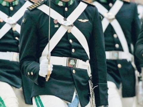Bancul zilei - recruti la exercitiul de tragere