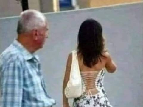 De ce un bărbat vorbește cu mai multe femei