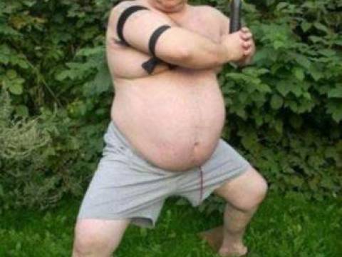 Cum incearca un client sa scape de un maniac