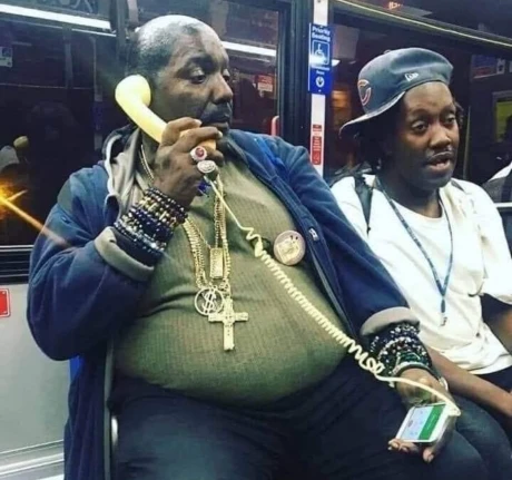 ce a facut un cocalar cu telefonul sau bancuri