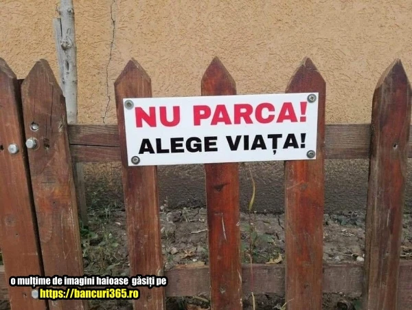 ce atentionare a pus un barbat pe un gard