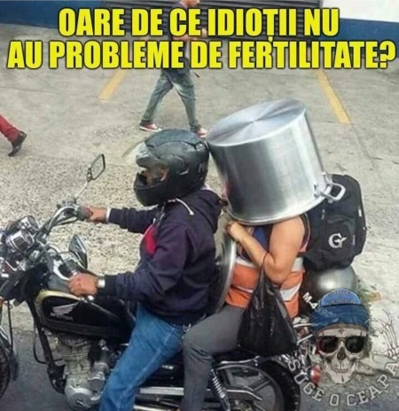 un motociclist si nevasta lui